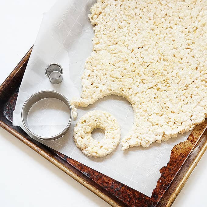 how to cut out donut Rice Krispie Treats