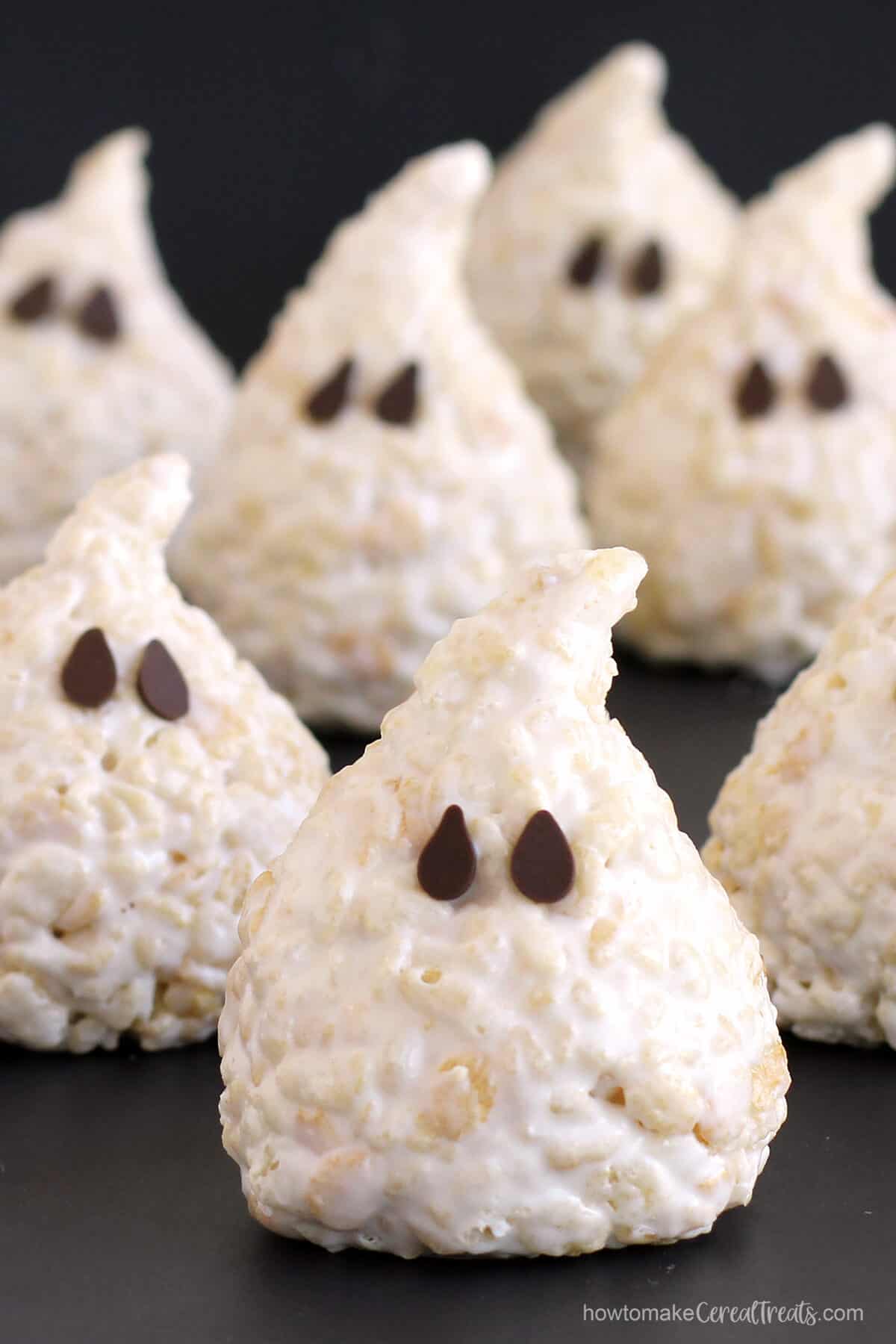 Halloween Rice Krispie Treat Ghosts