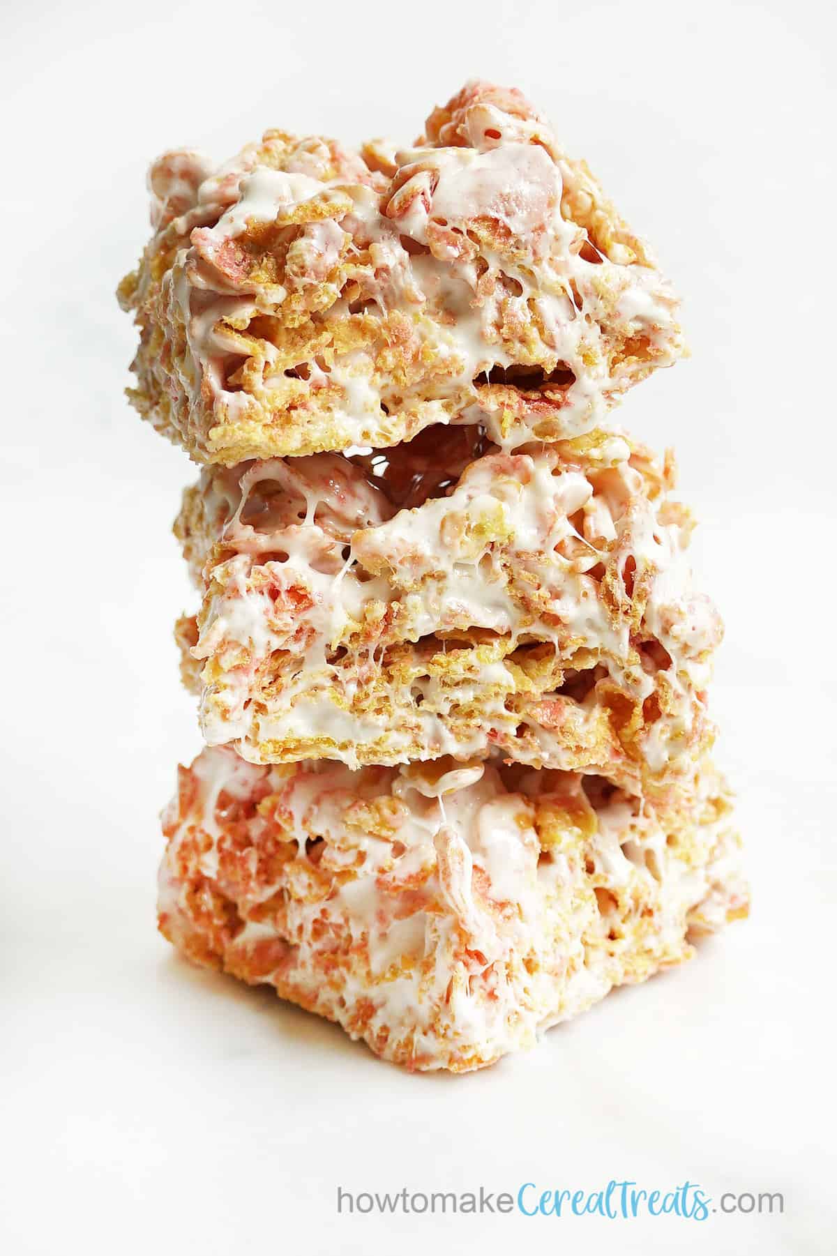strawberry no-bake frosted flakes treats 
