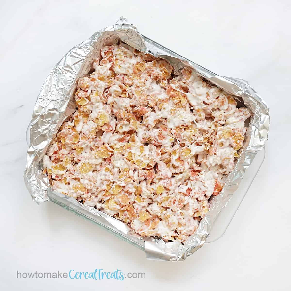 strawberry frosted flakes treats in baking pan